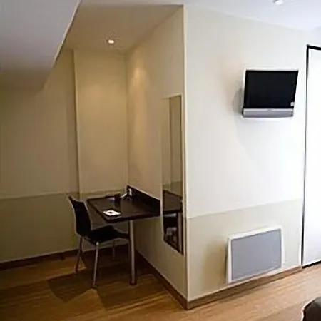 De La Rade Hotel 2*