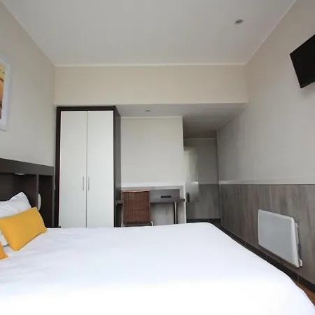 호텔 De La Rade 2*